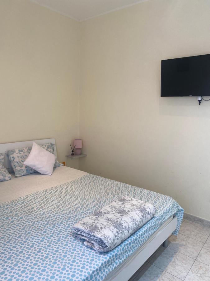 La Casa Del Giglio Hotel Albenga Buitenkant foto