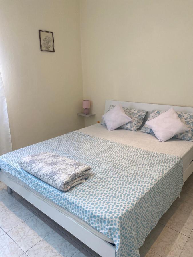 La Casa Del Giglio Hotel Albenga Buitenkant foto