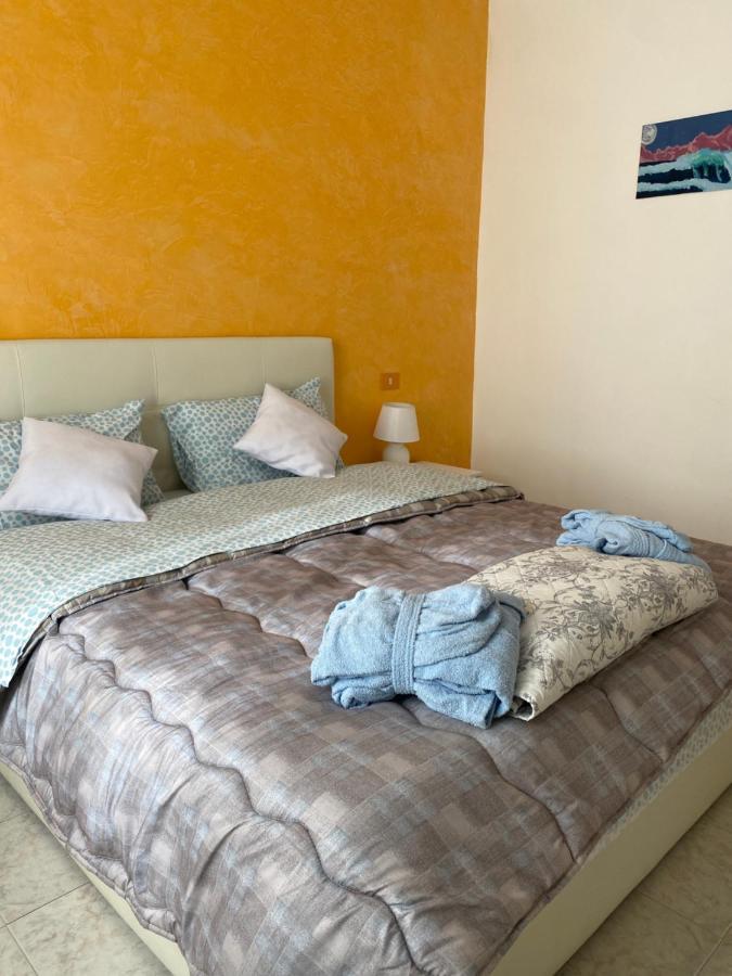 La Casa Del Giglio Hotel Albenga Buitenkant foto